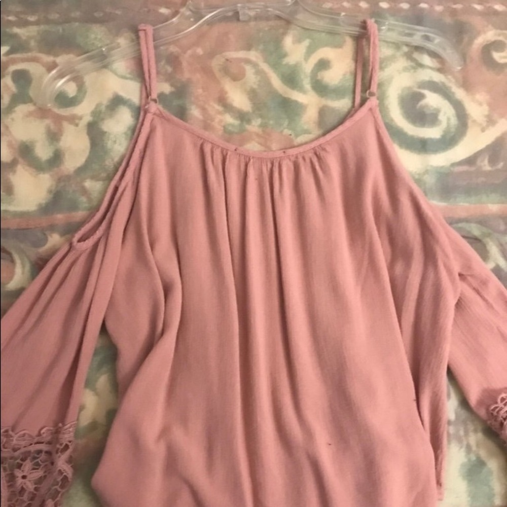 clothes - Picture 2 of 7